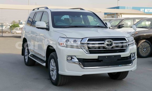 Buy Import Toyota Land Cruiser White Car in Import - Dubai in Hhohho Buy Import Toyota Land Cruiser White Car in Import - Dubai in Hhohho