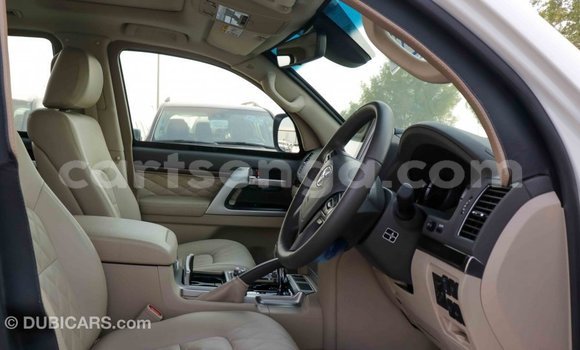 Buy Import Toyota Land Cruiser White Car in Import - Dubai in Hhohho Buy Import Toyota Land Cruiser White Car in Import - Dubai in Hhohho