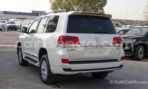 Buy Import Toyota Land Cruiser White Car in Import - Dubai in Hhohho Buy Import Toyota Land Cruiser White Car in Import - Dubai in Hhohho