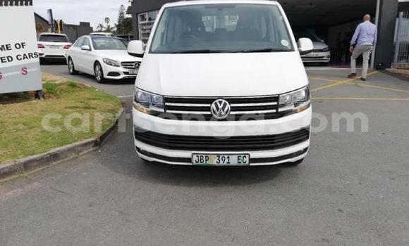Buy Used Volkswagen Caravelle White Car in Mbabane in Manzini Buy Used Volkswagen Caravelle White Car in Mbabane in Manzini