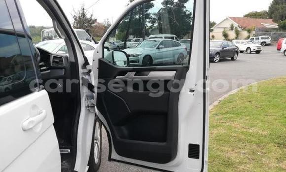 Buy Used Volkswagen Caravelle White Car in Mbabane in Manzini Buy Used Volkswagen Caravelle White Car in Mbabane in Manzini