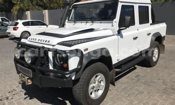 Buy Used Land Rover Defender White Car in Mbabane in Manzini Buy Used Land Rover Defender White Car in Mbabane in Manzini