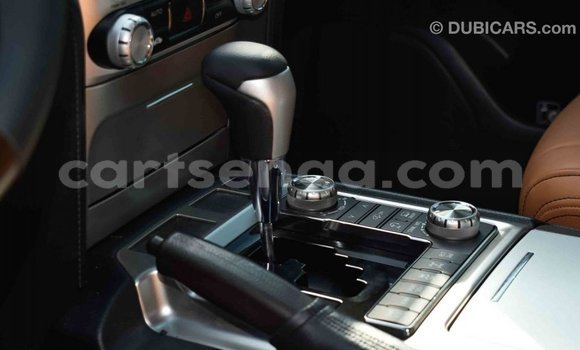 Buy Import Toyota Land Cruiser White Car in Import - Dubai in Hhohho Buy Import Toyota Land Cruiser White Car in Import - Dubai in Hhohho