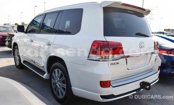 Buy Import Toyota Land Cruiser White Car in Import - Dubai in Hhohho Buy Import Toyota Land Cruiser White Car in Import - Dubai in Hhohho
