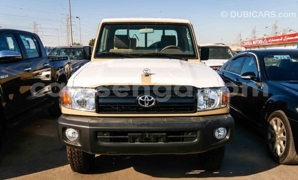 Buy Import Toyota Land Cruiser Beige Car in Import - Dubai in Hhohho Buy Import Toyota Land Cruiser Beige Car in Import - Dubai in Hhohho