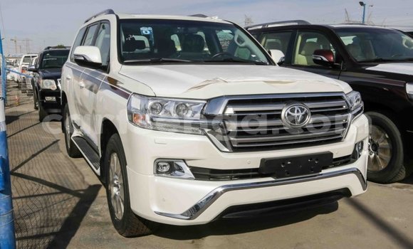 Acheter Import Voiture Toyota Land Cruiser Blanc à Import - Dubai, Hhohho Acheter Import Voiture Toyota Land Cruiser Blanc à Import - Dubai, Hhohho