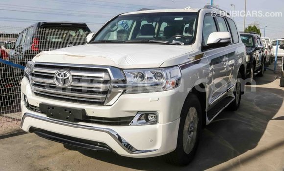 Acheter Import Voiture Toyota Land Cruiser Blanc à Import - Dubai, Hhohho Acheter Import Voiture Toyota Land Cruiser Blanc à Import - Dubai, Hhohho