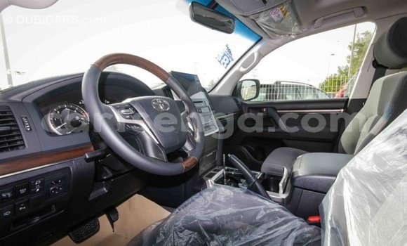 Acheter Import Voiture Toyota Land Cruiser Blanc à Import - Dubai, Hhohho Acheter Import Voiture Toyota Land Cruiser Blanc à Import - Dubai, Hhohho