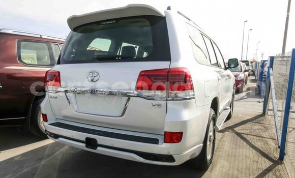 Acheter Import Voiture Toyota Land Cruiser Blanc à Import - Dubai, Hhohho Acheter Import Voiture Toyota Land Cruiser Blanc à Import - Dubai, Hhohho