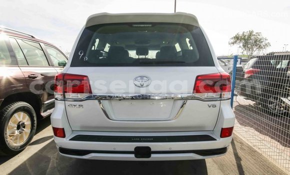 Acheter Import Voiture Toyota Land Cruiser Blanc à Import - Dubai, Hhohho Acheter Import Voiture Toyota Land Cruiser Blanc à Import - Dubai, Hhohho