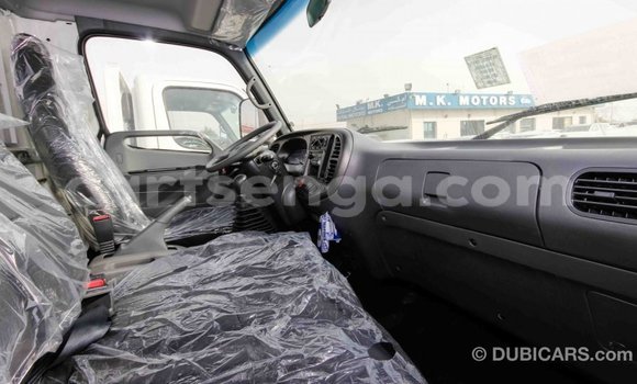 Nunua Imported Hyundai Accent White Gari ndani ya Import - Dubai nchini Hhohho Nunua Imported Hyundai Accent White Gari ndani ya Import - Dubai nchini Hhohho