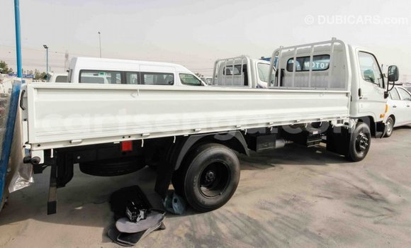 Nunua Imported Hyundai Accent White Gari ndani ya Import - Dubai nchini Hhohho Nunua Imported Hyundai Accent White Gari ndani ya Import - Dubai nchini Hhohho