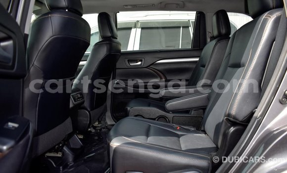 Buy Import Toyota Highlander Other Car in Import - Dubai in Hhohho Buy Import Toyota Highlander Other Car in Import - Dubai in Hhohho