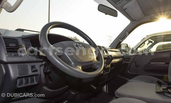 Buy Import Toyota Hiace White Car in Import - Dubai in Hhohho Buy Import Toyota Hiace White Car in Import - Dubai in Hhohho