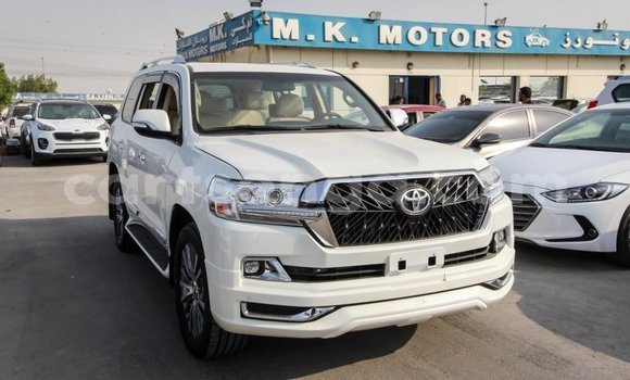 Buy Import Toyota Land Cruiser White Car in Import - Dubai in Hhohho Buy Import Toyota Land Cruiser White Car in Import - Dubai in Hhohho