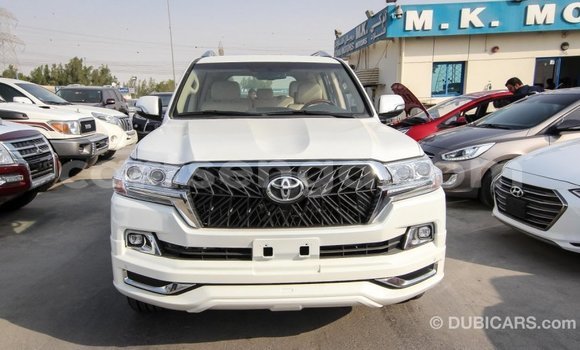 Buy Import Toyota Land Cruiser White Car in Import - Dubai in Hhohho Buy Import Toyota Land Cruiser White Car in Import - Dubai in Hhohho