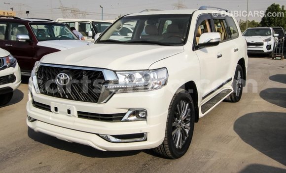 Buy Import Toyota Land Cruiser White Car in Import - Dubai in Hhohho Buy Import Toyota Land Cruiser White Car in Import - Dubai in Hhohho