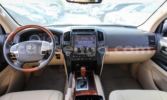 Buy Import Toyota Land Cruiser White Car in Import - Dubai in Hhohho Buy Import Toyota Land Cruiser White Car in Import - Dubai in Hhohho