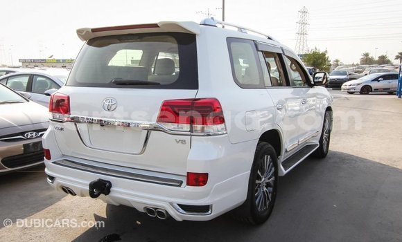 Buy Import Toyota Land Cruiser White Car in Import - Dubai in Hhohho Buy Import Toyota Land Cruiser White Car in Import - Dubai in Hhohho