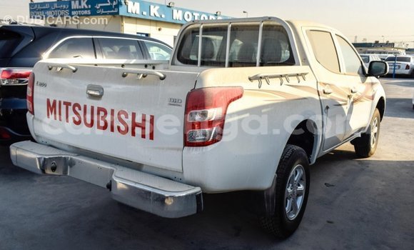 Buy Import Mitsubishi L200 White Car in Import - Dubai in Hhohho Buy Import Mitsubishi L200 White Car in Import - Dubai in Hhohho
