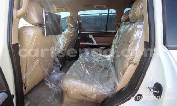 Buy Import Toyota Land Cruiser White Car in Import - Dubai in Hhohho Buy Import Toyota Land Cruiser White Car in Import - Dubai in Hhohho