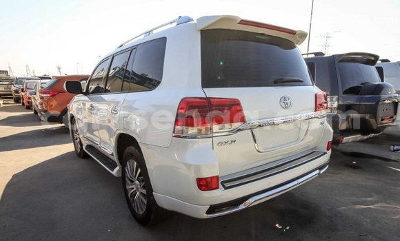 Buy Import Toyota Land Cruiser White Car in Import - Dubai in Hhohho Buy Import Toyota Land Cruiser White Car in Import - Dubai in Hhohho