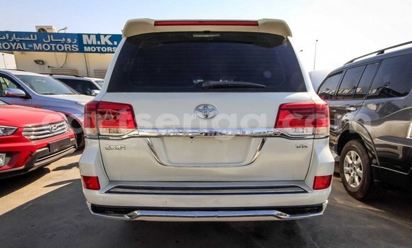 Buy Import Toyota Land Cruiser White Car in Import - Dubai in Hhohho Buy Import Toyota Land Cruiser White Car in Import - Dubai in Hhohho