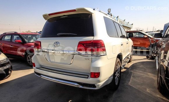 Buy Import Toyota Land Cruiser White Car in Import - Dubai in Hhohho Buy Import Toyota Land Cruiser White Car in Import - Dubai in Hhohho