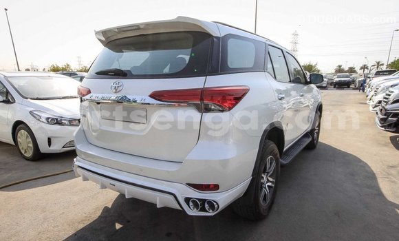 Buy Import Toyota Fortuner White Car in Import - Dubai in Hhohho Buy Import Toyota Fortuner White Car in Import - Dubai in Hhohho