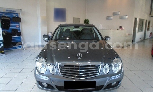 Acheter Occasion Voiture Mercedes‒Benz E–Class Gris à Ezulwini, Hhohho Acheter Occasion Voiture Mercedes‒Benz E–Class Gris à Ezulwini, Hhohho