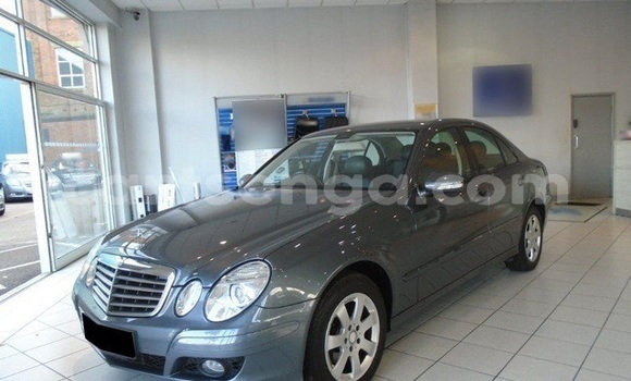 Acheter Occasion Voiture Mercedes‒Benz E–Class Gris à Ezulwini, Hhohho Acheter Occasion Voiture Mercedes‒Benz E–Class Gris à Ezulwini, Hhohho