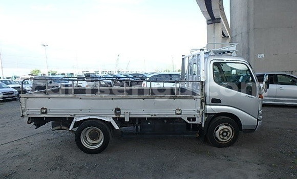 Nunua Ilio tumika Toyota Dyna Silver Gari ndani ya Hluti nchini Wilaya ya Shiselweni Nunua Ilio tumika Toyota Dyna Silver Gari ndani ya Hluti nchini Wilaya ya Shiselweni