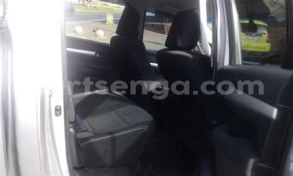 Nunua Ilio tumika Toyota Hilux Silver Gari ndani ya Hlatikulu nchini Wilaya ya Shiselweni Nunua Ilio tumika Toyota Hilux Silver Gari ndani ya Hlatikulu nchini Wilaya ya Shiselweni