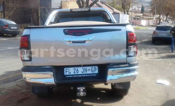 Nunua Ilio tumika Toyota Hilux Silver Gari ndani ya Hlatikulu nchini Wilaya ya Shiselweni Nunua Ilio tumika Toyota Hilux Silver Gari ndani ya Hlatikulu nchini Wilaya ya Shiselweni