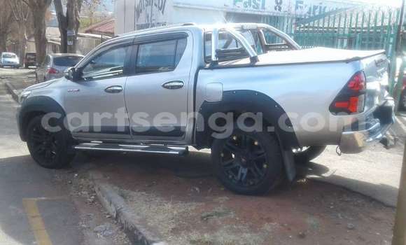 Nunua Ilio tumika Toyota Hilux Silver Gari ndani ya Hlatikulu nchini Wilaya ya Shiselweni Nunua Ilio tumika Toyota Hilux Silver Gari ndani ya Hlatikulu nchini Wilaya ya Shiselweni