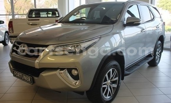 Nunua Ilio tumika Toyota Fortuner Silver Gari ndani ya Ezulwini nchini Hhohho Nunua Ilio tumika Toyota Fortuner Silver Gari ndani ya Ezulwini nchini Hhohho