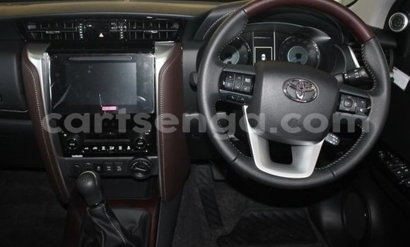 Nunua Ilio tumika Toyota Fortuner Silver Gari ndani ya Ezulwini nchini Hhohho Nunua Ilio tumika Toyota Fortuner Silver Gari ndani ya Ezulwini nchini Hhohho