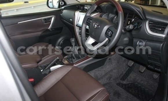 Nunua Ilio tumika Toyota Fortuner Silver Gari ndani ya Ezulwini nchini Hhohho Nunua Ilio tumika Toyota Fortuner Silver Gari ndani ya Ezulwini nchini Hhohho