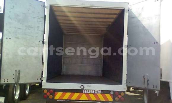 Nunua Ilio tumika Nissan UD White Lori ndani ya Mbabane nchini Manzini Nunua Ilio tumika Nissan UD White Lori ndani ya Mbabane nchini Manzini