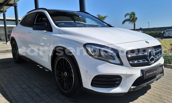 Acheter Occasion Voiture Mercedes‒Benz GLA-klasse Rouge à Mbabane, Manzini Acheter Occasion Voiture Mercedes‒Benz GLA-klasse Rouge à Mbabane, Manzini