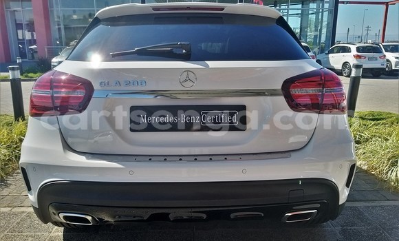 Acheter Occasion Voiture Mercedes‒Benz GLA-klasse Rouge à Mbabane, Manzini Acheter Occasion Voiture Mercedes‒Benz GLA-klasse Rouge à Mbabane, Manzini