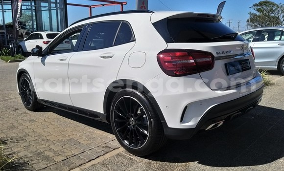 Acheter Occasion Voiture Mercedes‒Benz GLA-klasse Rouge à Mbabane, Manzini Acheter Occasion Voiture Mercedes‒Benz GLA-klasse Rouge à Mbabane, Manzini