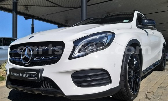 Acheter Occasion Voiture Mercedes‒Benz GLA-klasse Rouge à Mbabane, Manzini Acheter Occasion Voiture Mercedes‒Benz GLA-klasse Rouge à Mbabane, Manzini