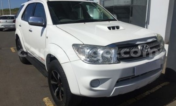 Acheter Occasion Voiture Toyota Fortuner Blanc à Mbabane, Manzini Acheter Occasion Voiture Toyota Fortuner Blanc à Mbabane, Manzini