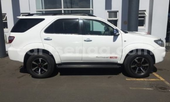 Acheter Occasion Voiture Toyota Fortuner Blanc à Mbabane, Manzini Acheter Occasion Voiture Toyota Fortuner Blanc à Mbabane, Manzini