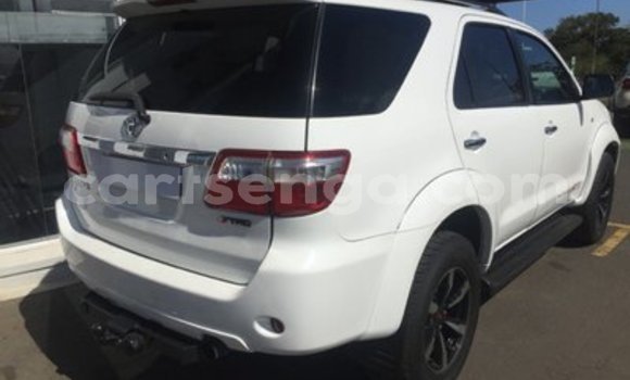 Acheter Occasion Voiture Toyota Fortuner Blanc à Mbabane, Manzini Acheter Occasion Voiture Toyota Fortuner Blanc à Mbabane, Manzini