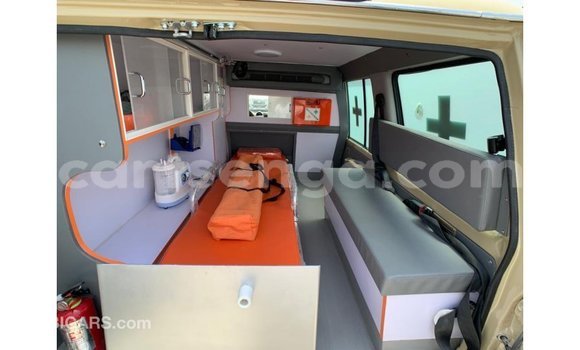 Nunua Imported Toyota Land Cruiser Beige Gari ndani ya Import - Dubai nchini Hhohho Nunua Imported Toyota Land Cruiser Beige Gari ndani ya Import - Dubai nchini Hhohho