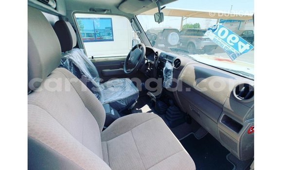 Nunua Imported Toyota Land Cruiser Beige Gari ndani ya Import - Dubai nchini Hhohho Nunua Imported Toyota Land Cruiser Beige Gari ndani ya Import - Dubai nchini Hhohho