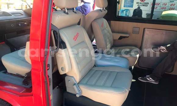 Nunua Ilio tumika Volkswagen Caravelle Red Gari ndani ya Mondi nchini Hhohho Nunua Ilio tumika Volkswagen Caravelle Red Gari ndani ya Mondi nchini Hhohho