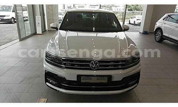 Nunua Ilio tumika Volkswagen Tiguan White Gari ndani ya Manzini nchini Manzini Nunua Ilio tumika Volkswagen Tiguan White Gari ndani ya Manzini nchini Manzini